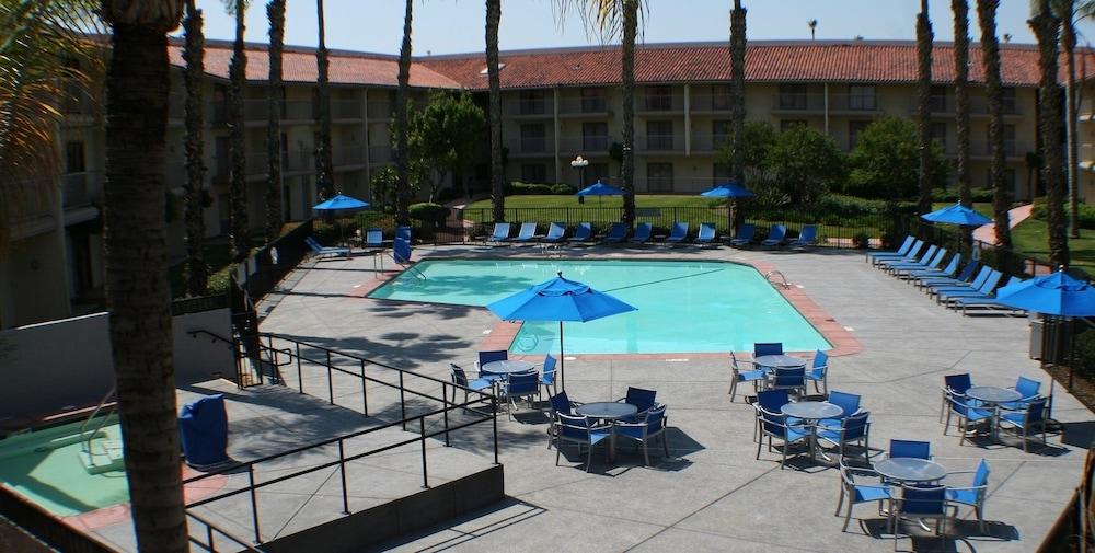 Doubletree By Hilton Bakersfield Otel Dış mekan fotoğraf