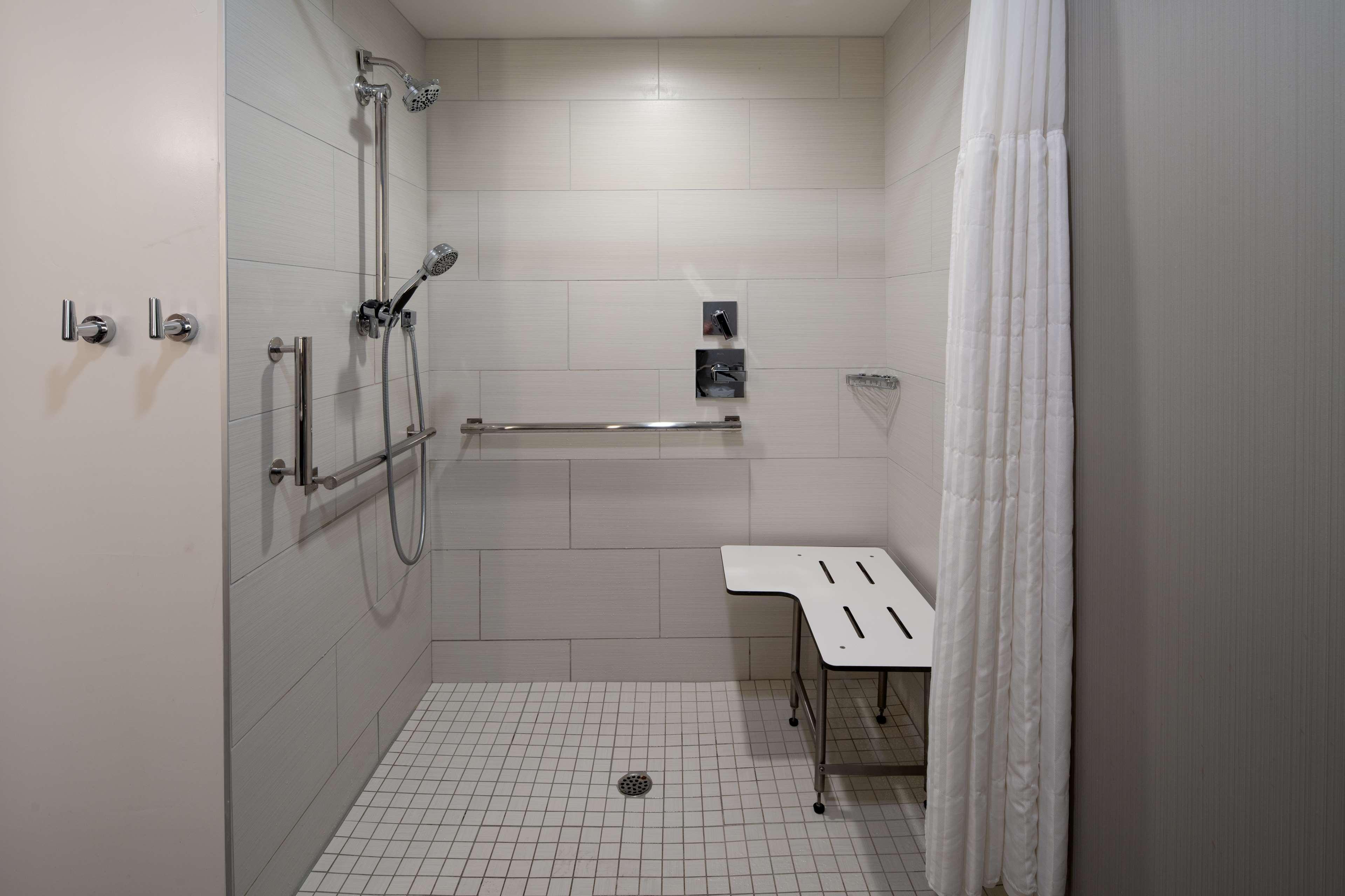 Doubletree By Hilton Bakersfield Otel Dış mekan fotoğraf