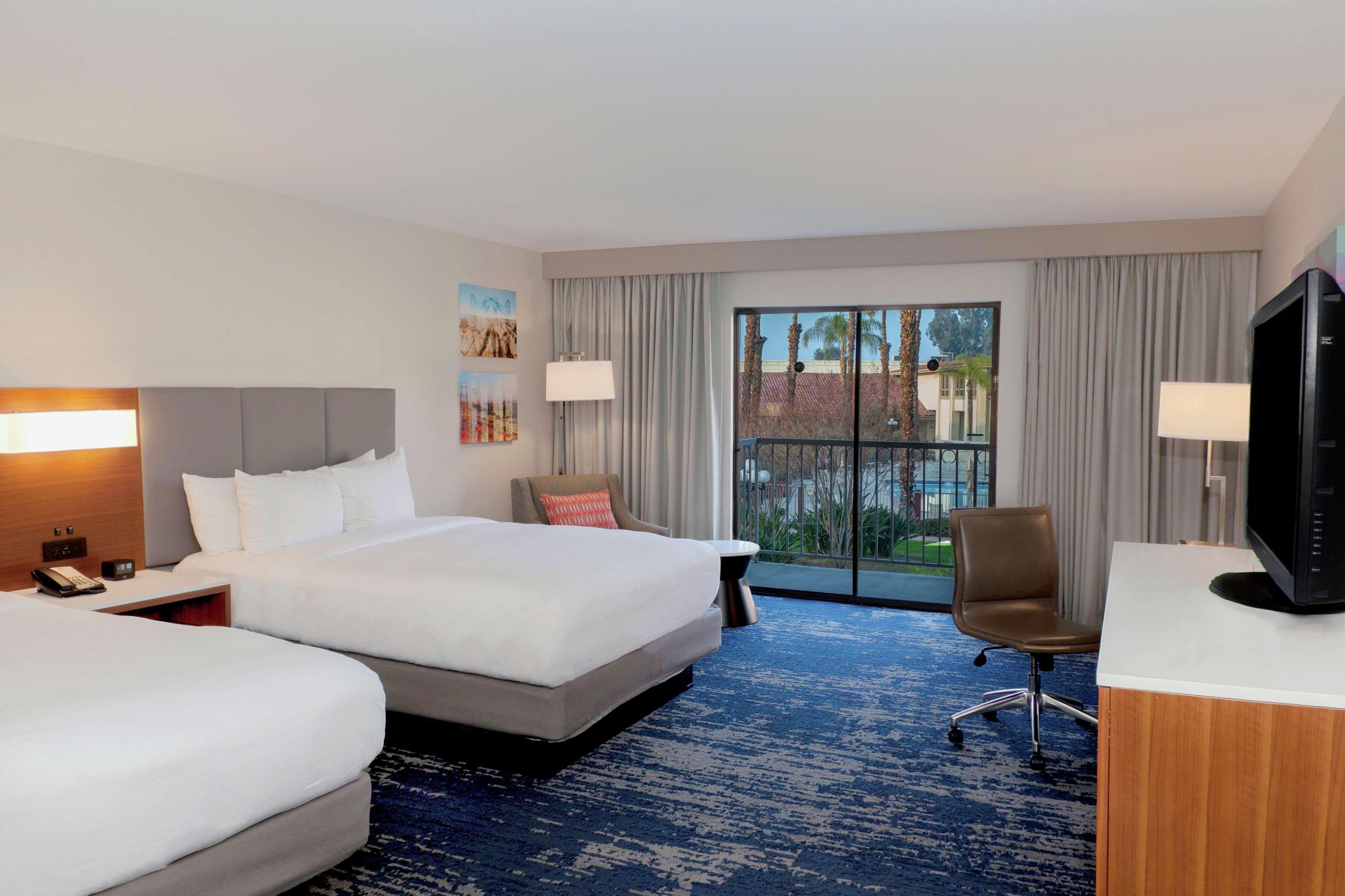 Doubletree By Hilton Bakersfield Otel Dış mekan fotoğraf