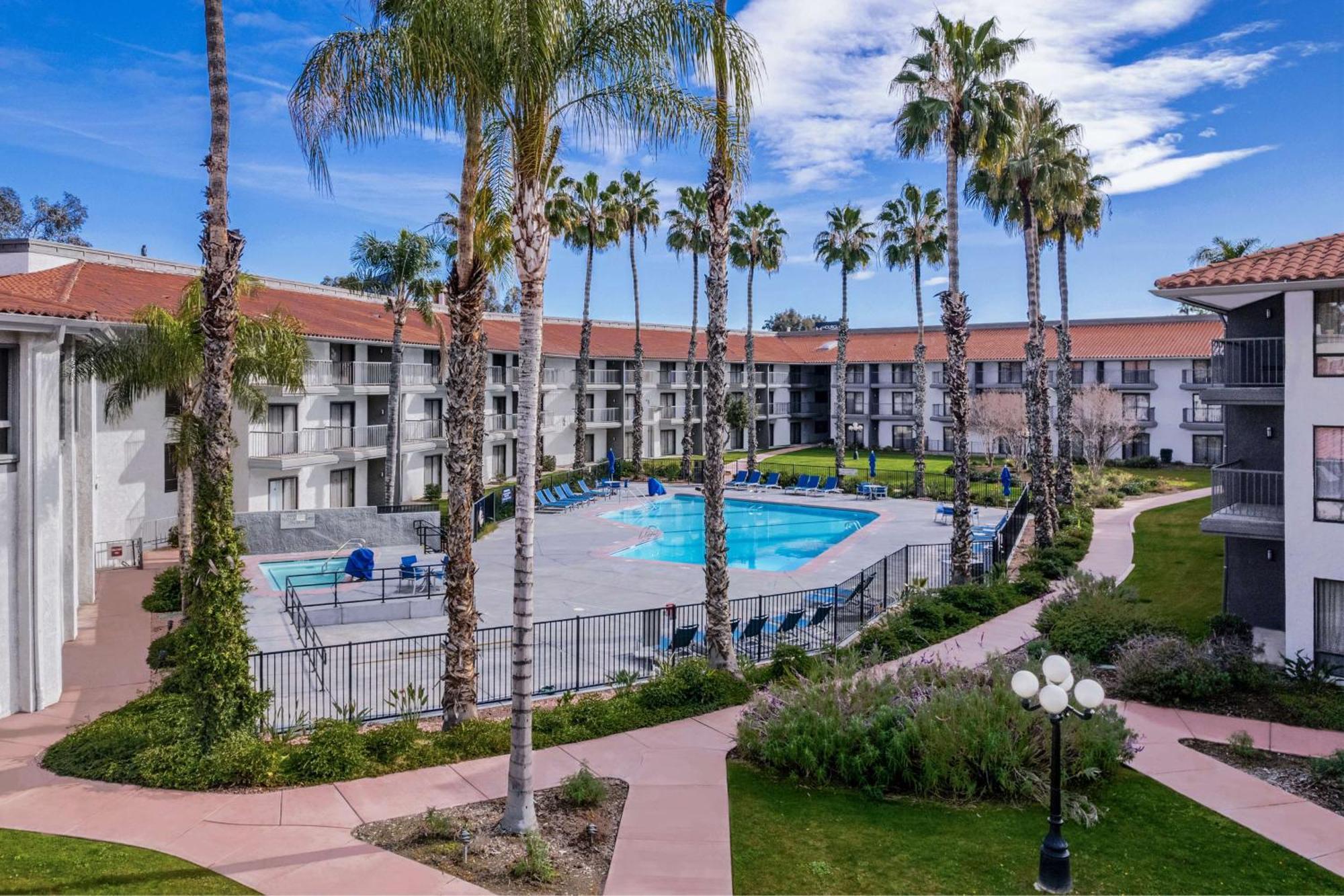 Doubletree By Hilton Bakersfield Otel Dış mekan fotoğraf